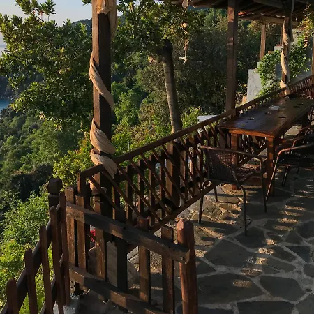 Balcony On The Rocks Holiday home *
